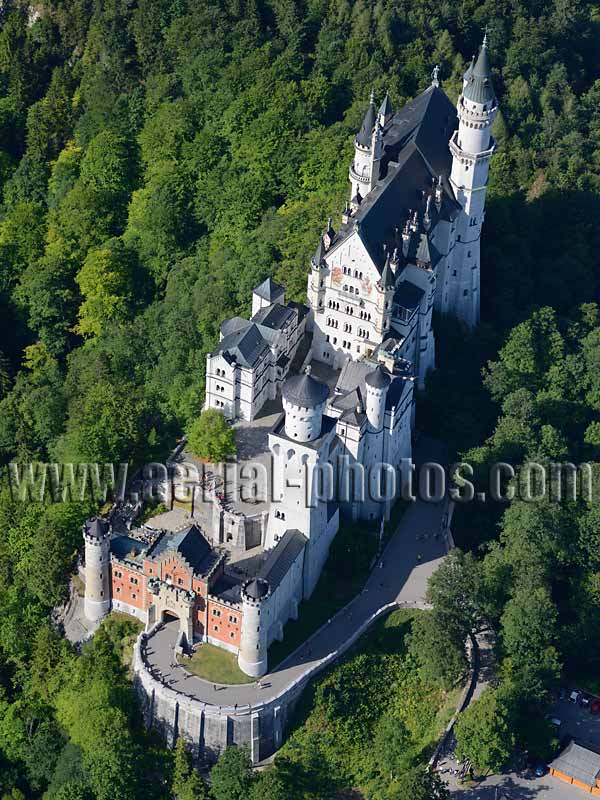 AERIAL VIEW photo of Neuschwanstein Castle, Füssen, Bavaria, Germany. LUFTAUFNAHME luftbild, Schloss Neuschwanstein, Bayern, Deutschland.