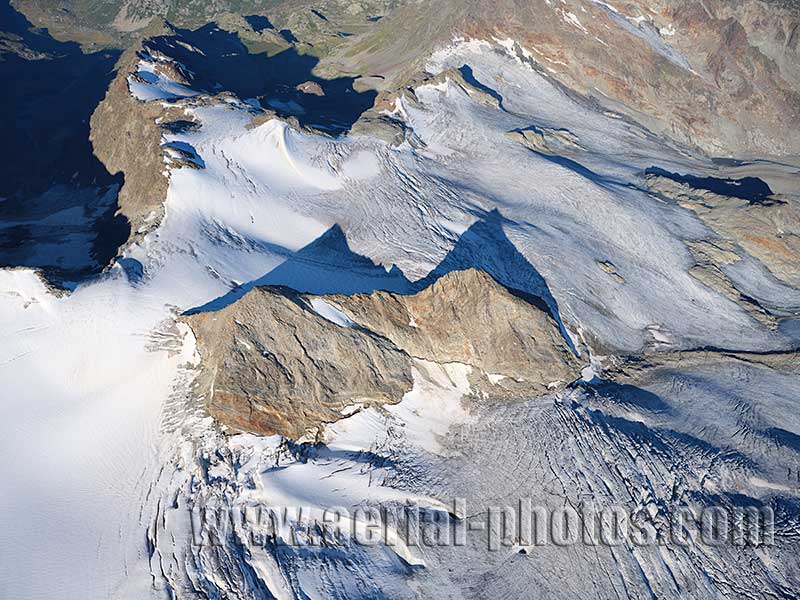 Aerial view of Del Rutor Glacier in Aosta Valley, Italy. VEDUTA AEREA foto, Italia.