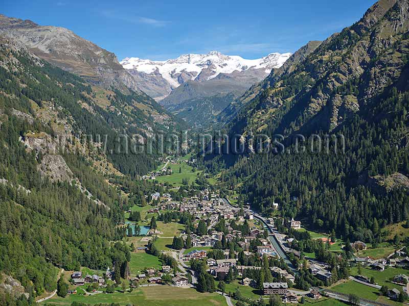 Aerial view of Gressoney-Saint-Jean and Monte Rosa, Aosta Valley, Italy. VEDUTA AEREA foto, Valle d'Aosta, Italia.