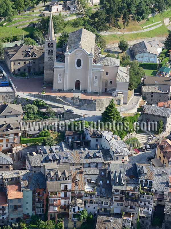 Aerial view of Châtillon, Aosta Valley, Italy. VEDUTA AEREA foto, Italia.