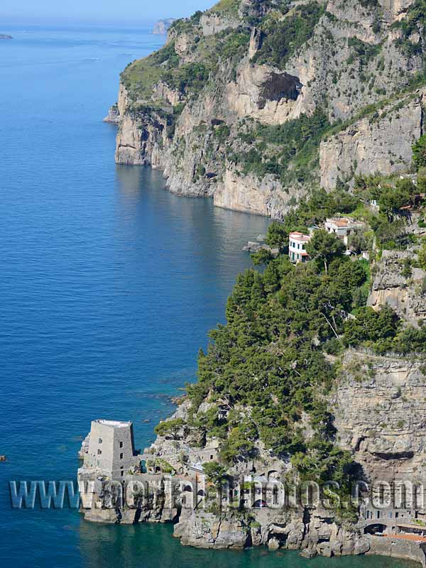 Aerial view of a watchtower, Positano, Amalfi Coast, Campania, Italy. VEDUTA AEREA foto, Torre di Clavel, Costa Amalfitana, Italia.