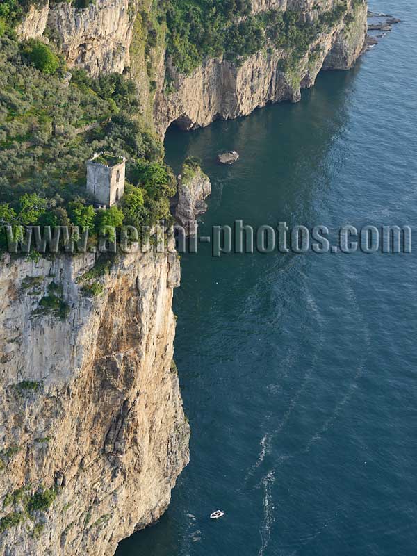 Aerial view of a watchtower, Vico Equense, Campania, Italy. VEDUTA AEREA foto, Italia.