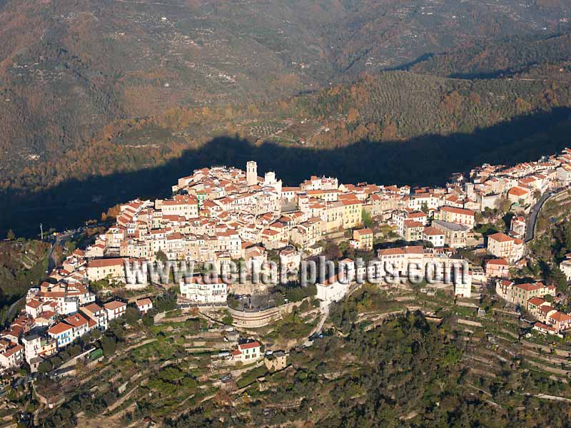 AERIAL VIEW photo of a hilltop village, Perinaldo, Liguria, Italy. VEDUTA AEREA foto, Borgo Arroccato, Italia.
