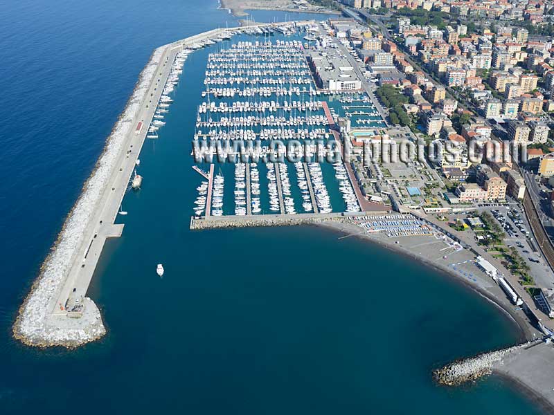 AERIAL VIEW of Lavagna marina, Liguria, Italy. VEDUTA AEREA foto, Italia.