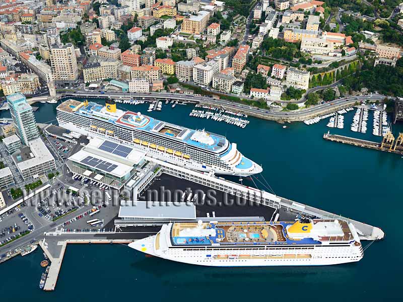 AERIAL VIEW of a cruise ship, Marina, Savona, Liguria, Italy. VEDUTA AEREA foto, nave da crociera, Italia.