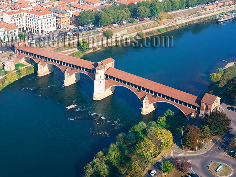 AERIAL VIEW photo of a covered bridge over the Ticino River, Pavia, Lombardy, Italy. VEDUTA AEREA foto, Ponte Coperto, Lombardia, Italia.