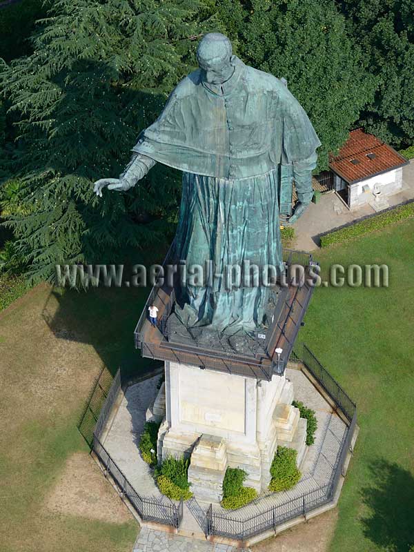 Aerial view, Sancarlone statue, Arona, Lake Maggiore, Piedmont, Italy. VEDUTA AEREA foto, Lago di Maggiore.