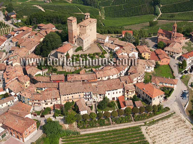 Aerial view, Serralunga d'Alba hilltop village and castle, Piedmont, Italy. VEDUTA AEREA foto, Piemonte, Italia.