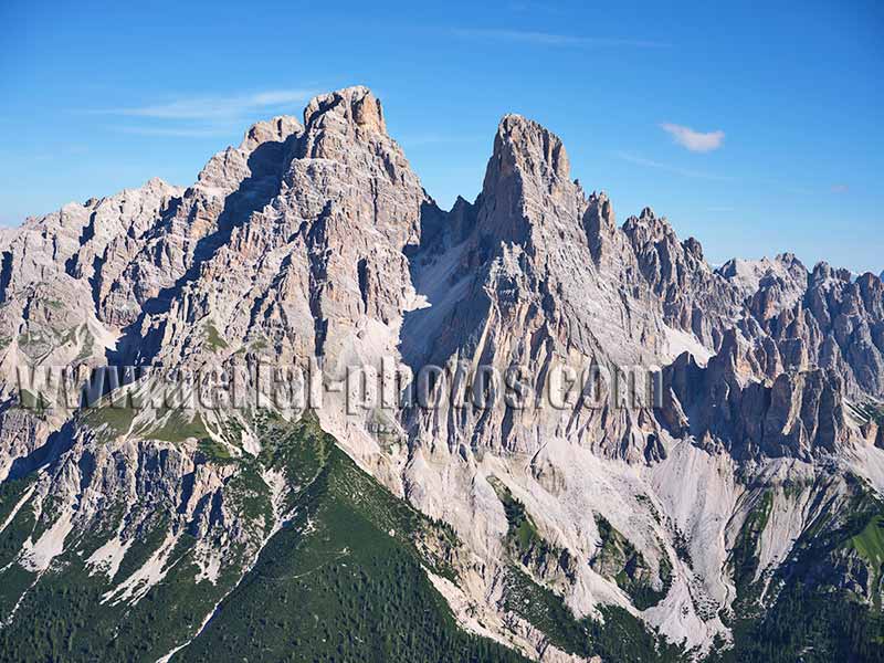 AERIAL VIEW photo of Monte Cristallo, Dolomites, Veneto, Italy. VEDUTA AEREA foto, Italia.