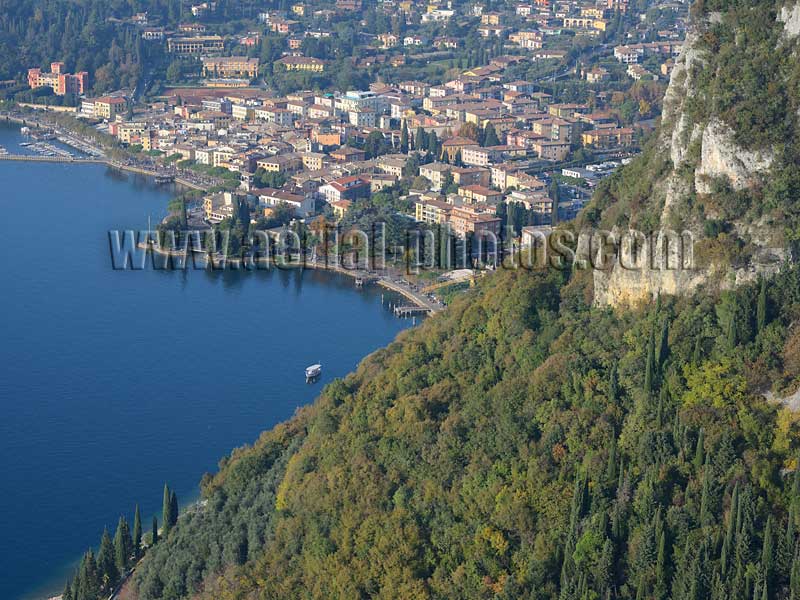 AERIAL VIEW photo of Garda Lake, Veneto, Italy. VEDUTA AEREA foto.