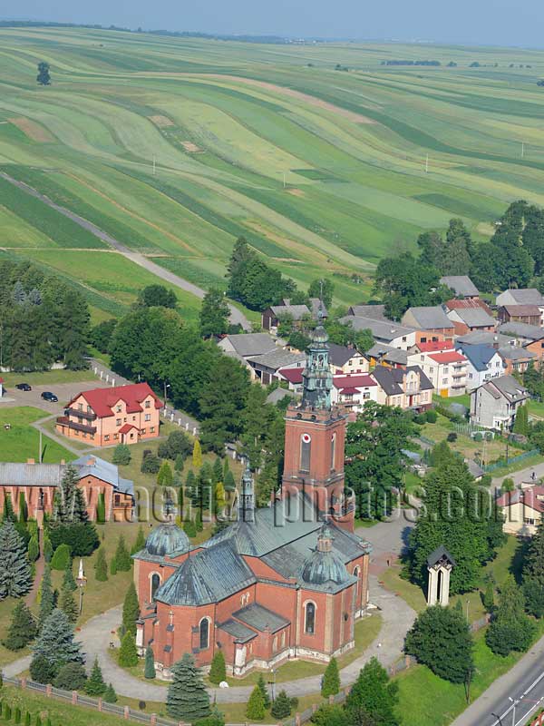 Aerial view, church of the Sacred Heart of Jesus, Suloszowa, Poland. FOTOGRAFIA LOTNICZA kościół, Polska.