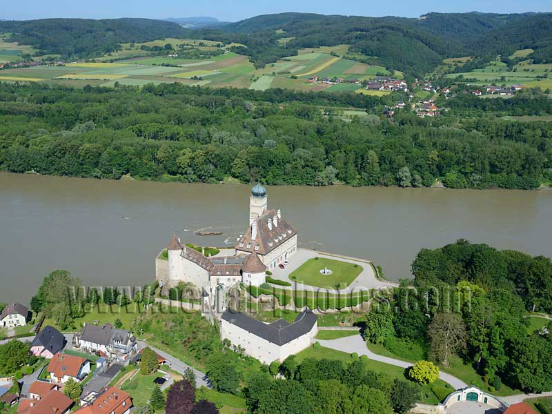 AERIAL VIEW photo of Schonbuhel Castle, Lower Austria, Austria. LUFTAUFNAHME luftbild, Schloss Schönbühel, Niederösterreich, Österreich.