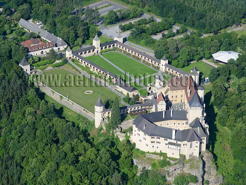 AERIAL VIEW photo of Rosenburg Castle, Lower Austria, Austria. LUFTAUFNAHME luftbild, Schloss Rosenburg, Niederösterreich, Österreich.