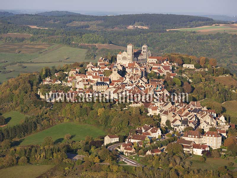 AERIAL VIEW photo of Vézelay village, Yonne, Burgundy, France. VUE AERIENNE, Bourgogne-Franche-Comté.