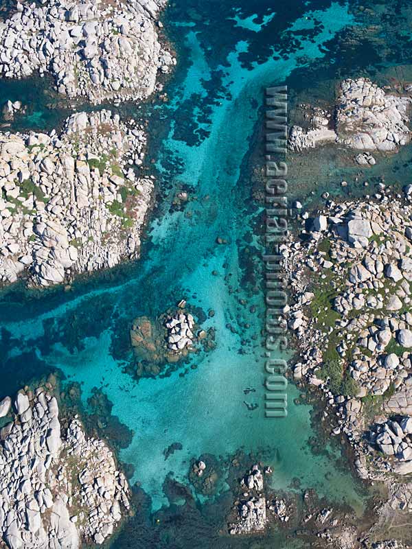 AERIAL VIEW photo of Lavezzi Islands, Corsica, France. VUE AERIENNE Îles Lavezzi, Corse.