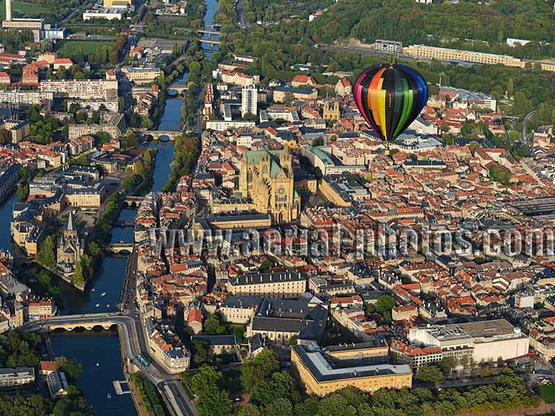 Aerial photo of a hot-air balloon above the city of Metz. Moselle, Grand Est, France. Vue aérienne.