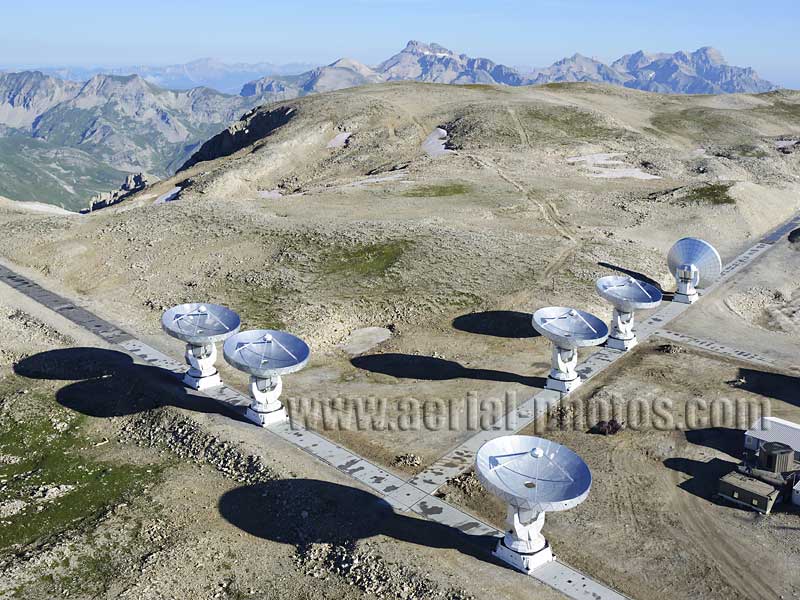 AERIAL VIEW photo of an interferometer, Bure Plateau, Dévoluy Massif, French Alps, France. VUE AERIENNE interféromètre, Plateau de Bure, Massif du Dévoluy, Alpes Françaises.