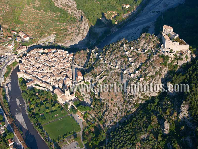 Aerial view of the citadel of Entrevaux in the Var Valley, France. Vue aérienne.