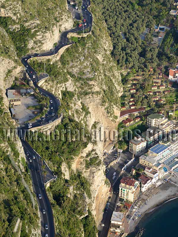 Aerial view of a clifftop winding road, Meta di Sorrento, Campania, Italy. VEDUTA AEREA foto, Italia.