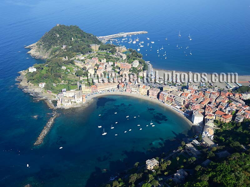 Aerial view, Sestri Levante, seaside resort, Italian Riviera, Liguria, Italy. VEDUTA AEREA foto, Italia.