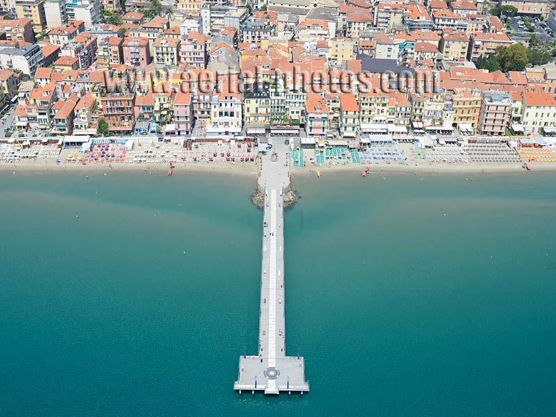 Aerial view, Alassio pier, winter seaside resort, Liguria, Italy. VEDUTA AEREA foto, Molo, Italia.