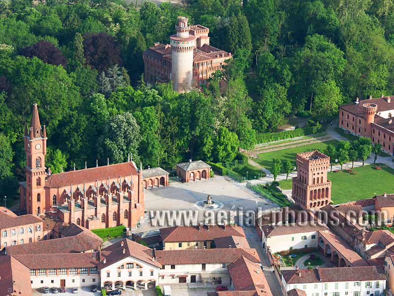 Aerial view, Pollenzo Castle, House of Savoy Unesco site, Piedmont, Italy. VEDUTA AEREA foto, Piemonte.