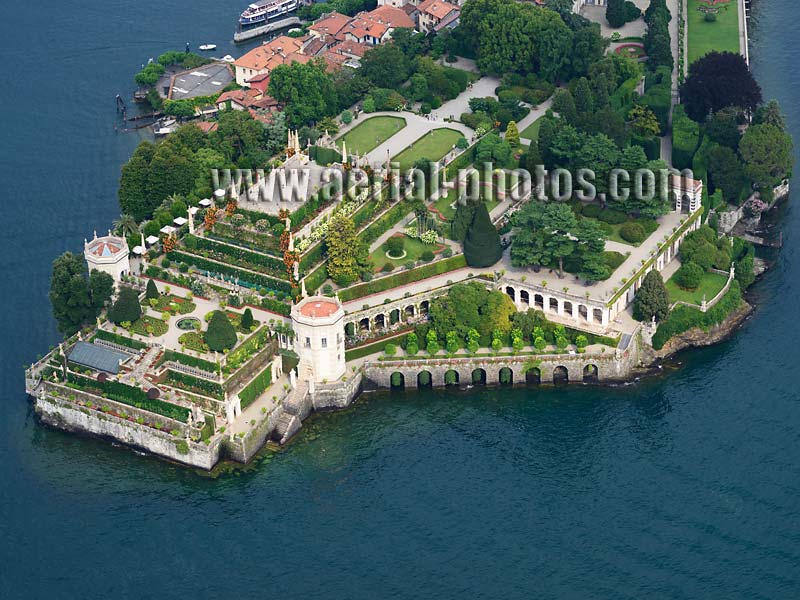 AERIAL VIEW photo of Isola Bella, Borromean Islands, Stresa, Lake Maggiore, Piedmont, Italy. VEDUTA AEREA foto, Isole Borromee, Lago Maggiore, Piemonte, Italia.
