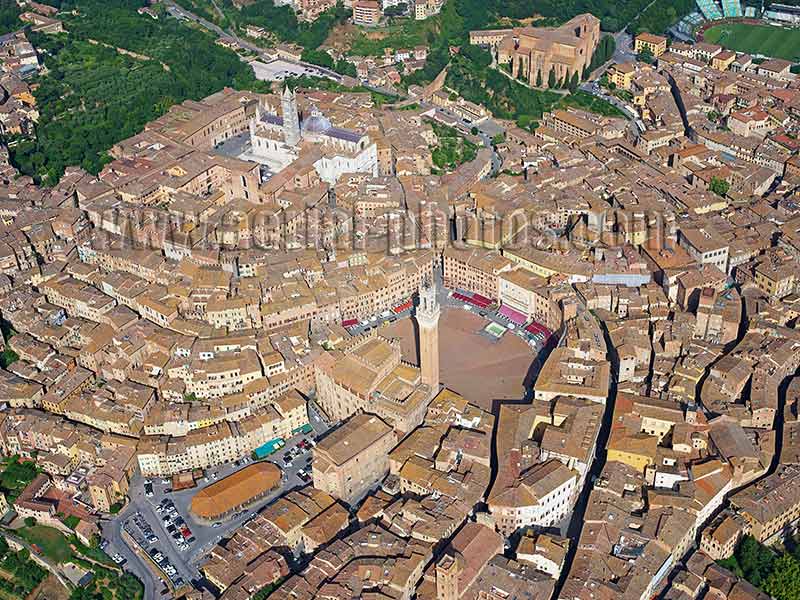 AERIAL VIEW photo of the city of Siena, Tuscany, Italy. VEDUTA AEREA foto, Toscana, Italia.
