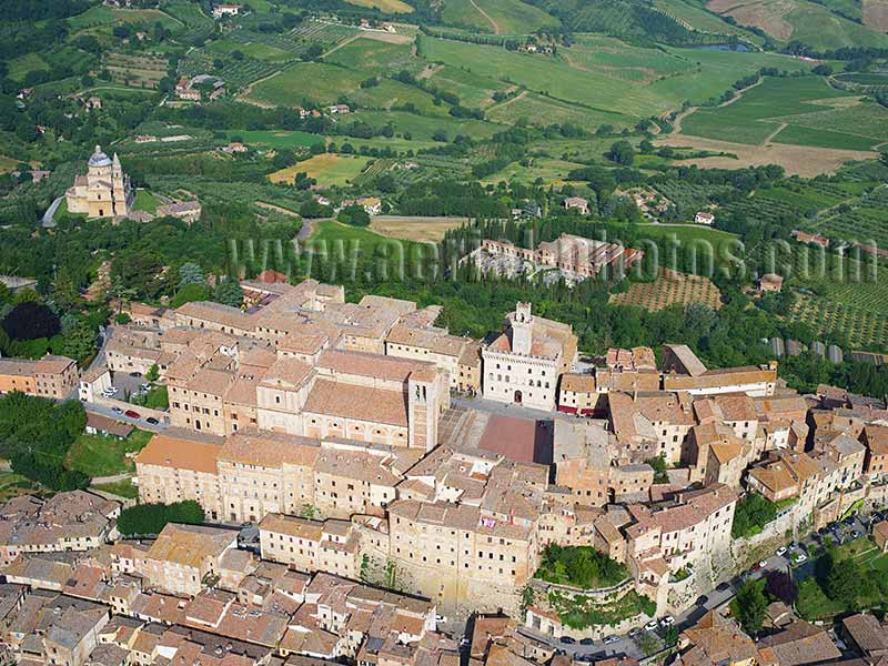 AERIAL VIEW photo of Montepulciano, Tuscany, Italy. VEDUTA AEREA foto, Toscana, Italia.