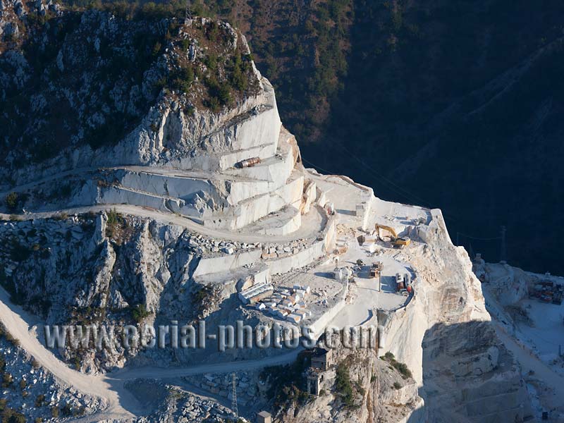 AERIAL VIEW photo of a marble quarry, Carrara, Tuscany, Italy. VEDUTA AEREA foto, Cava di Marmo, Toscana, Italia.