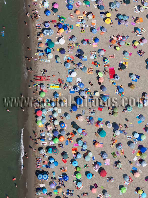 AERIAL VIEW photo of a beach, Viareggio, Tuscany, Italy. VEDUTA AEREA foto, Spiaggia, Toscana, Italia.