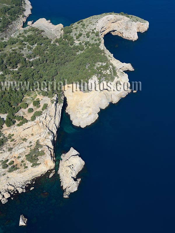 AERIAL VIEW photo of a cliff, L'Escala, Costa Brava, Catalonia, Spain. VISTA AEREA, Acantilado, Cataluña, España.