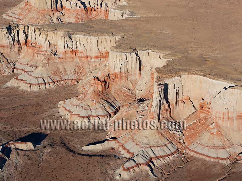 Aerial view of Coal Mine Canyon, Moenkopi Plateau, Navajo and Hopi Lands, Colorado Plateau, Arizona, USA.
